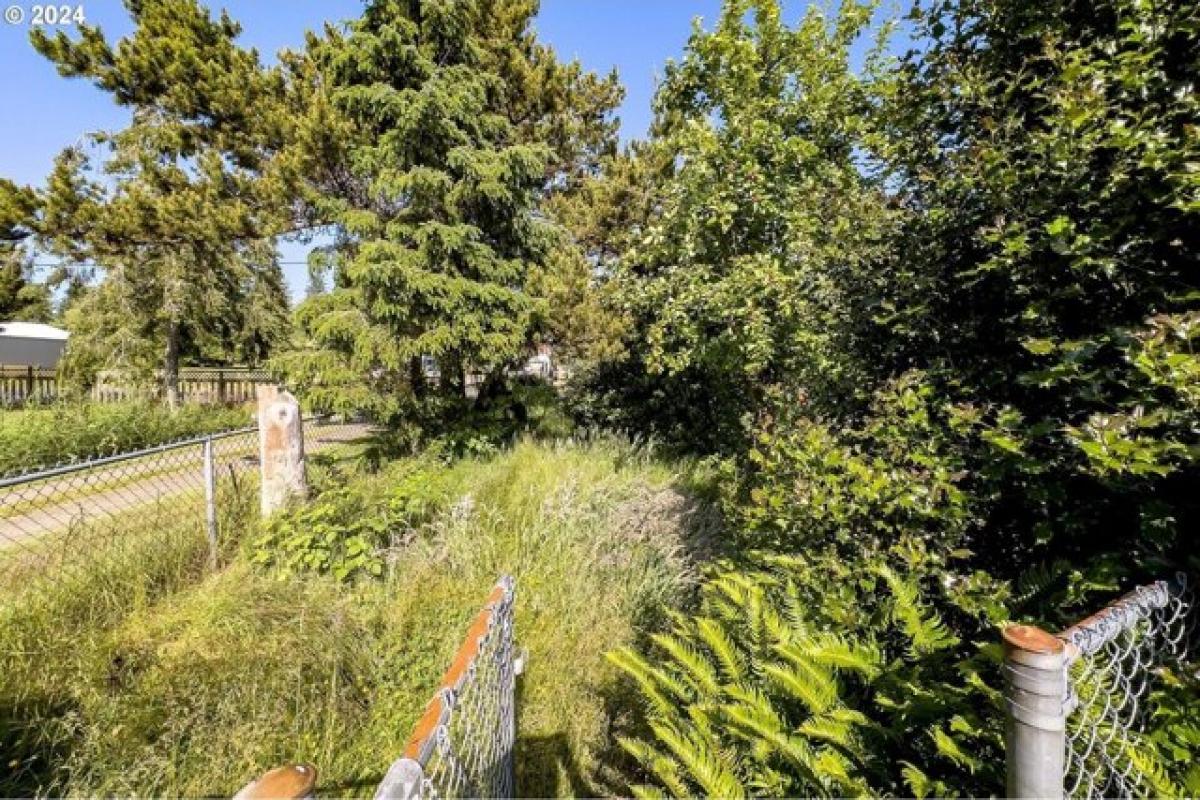 Picture of Home For Sale in Astoria, Oregon, United States