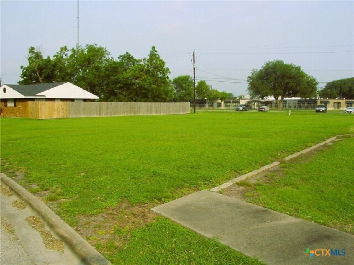 Picture of Residential Land For Sale in Victoria, Texas, United States