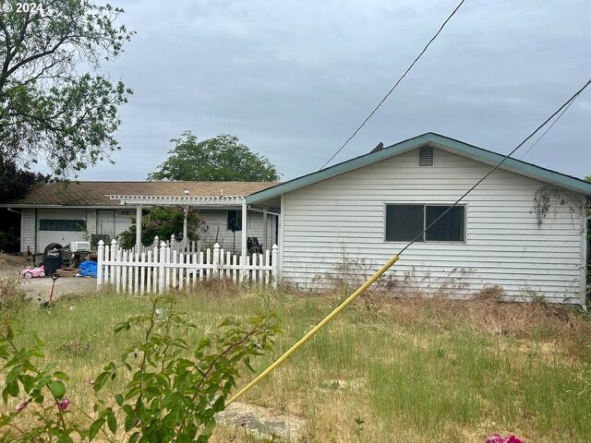 Picture of Home For Sale in White City, Oregon, United States