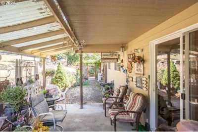 Home For Sale in Cottage Grove, Oregon