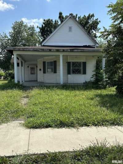 Home For Sale in Pinckneyville, Illinois