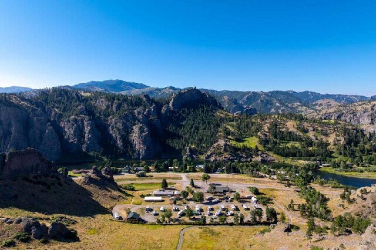 Picture of Home For Sale in Cascade, Montana, United States