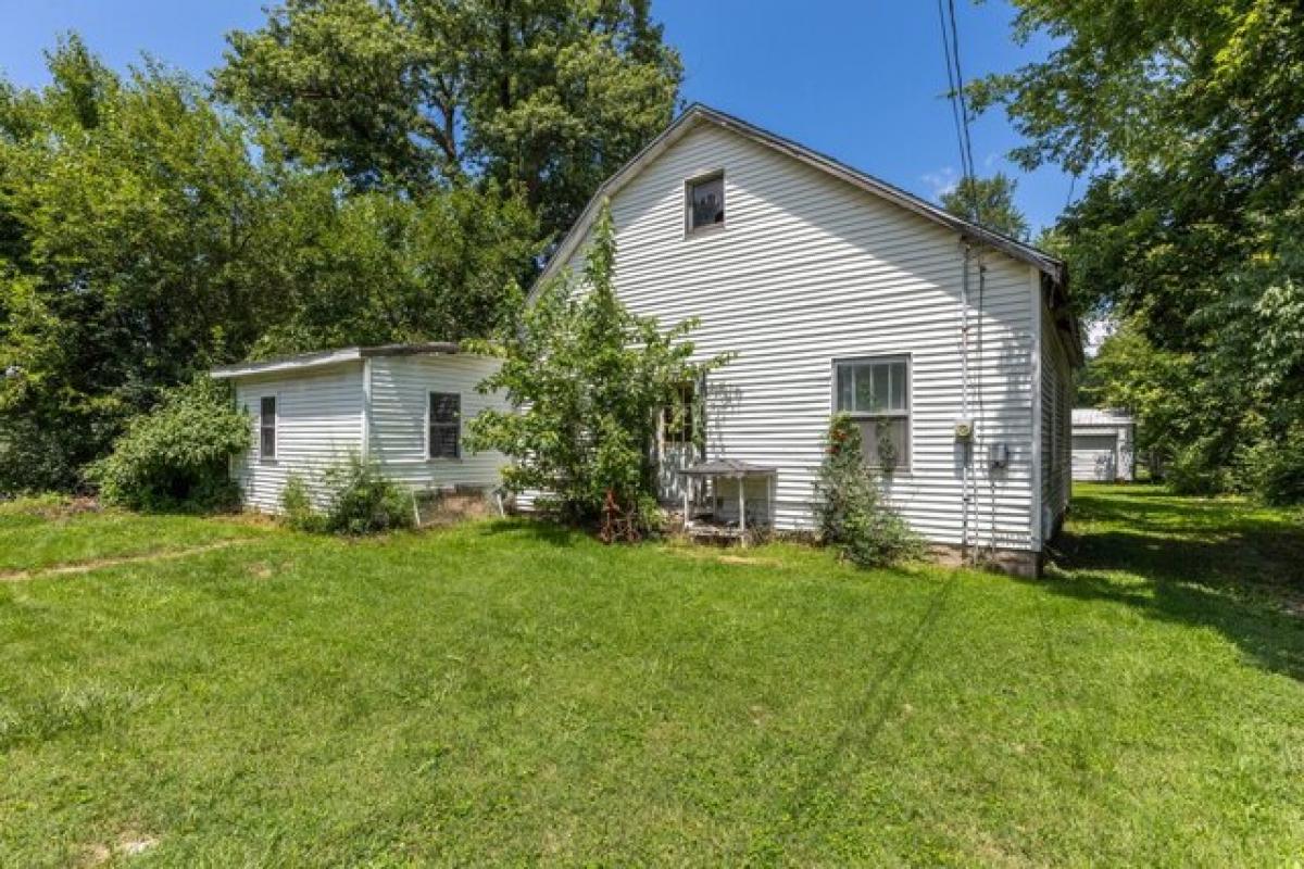 Picture of Home For Sale in Staunton, Illinois, United States