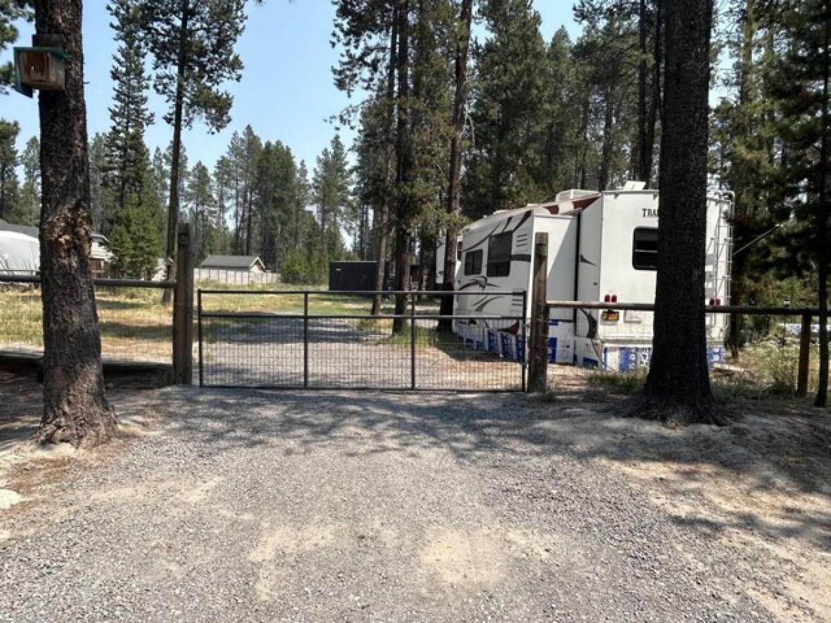 Picture of Residential Land For Sale in La Pine, Oregon, United States