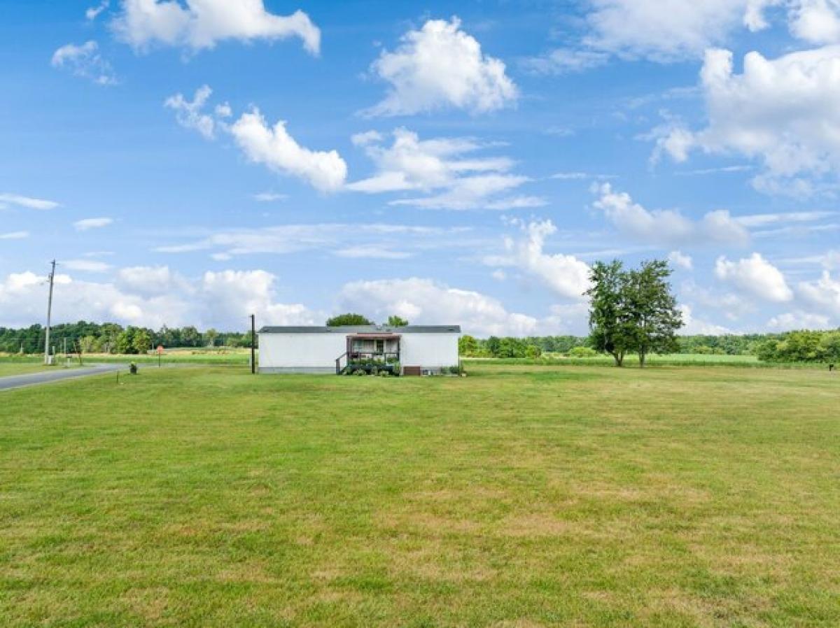 Picture of Home For Sale in Woodbury, Tennessee, United States