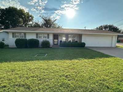 Home For Sale in Seymour, Texas