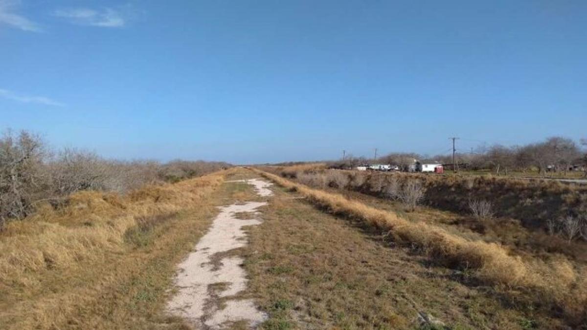 Picture of Residential Land For Sale in Sinton, Texas, United States