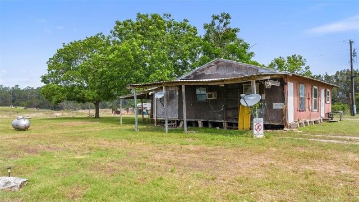 Picture of Home For Sale in Blanco, Texas, United States