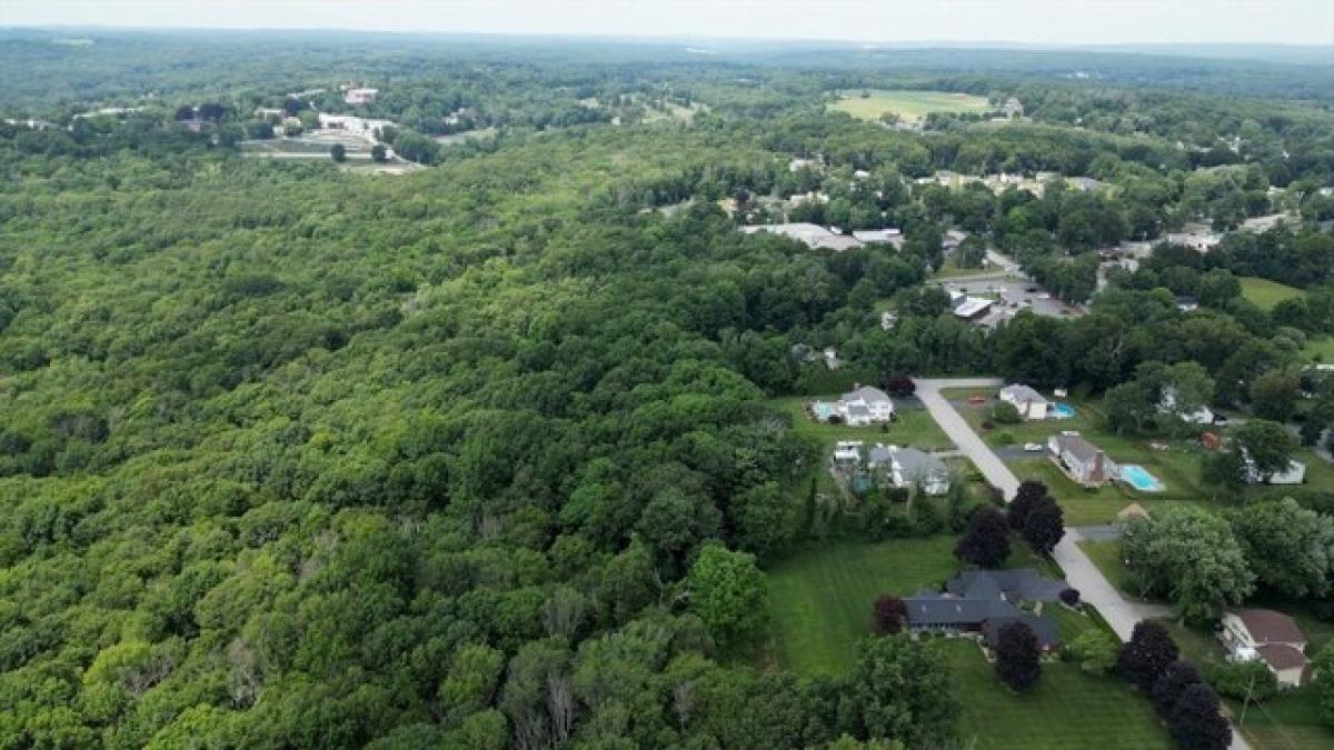 Picture of Residential Land For Sale in Dudley, Massachusetts, United States