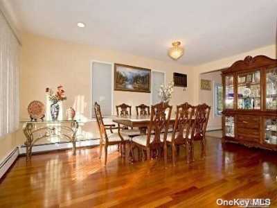 Home For Sale in Old Bethpage, New York