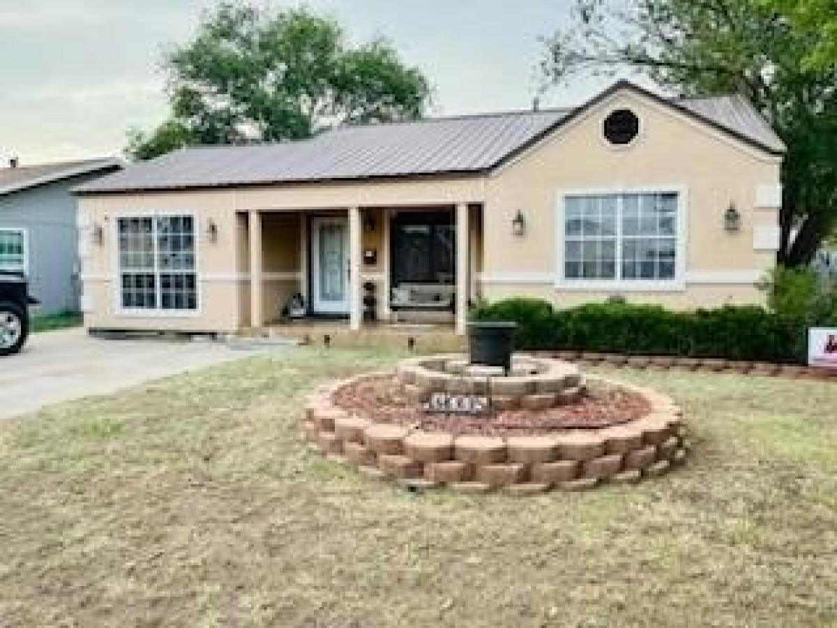 Picture of Home For Sale in Levelland, Texas, United States