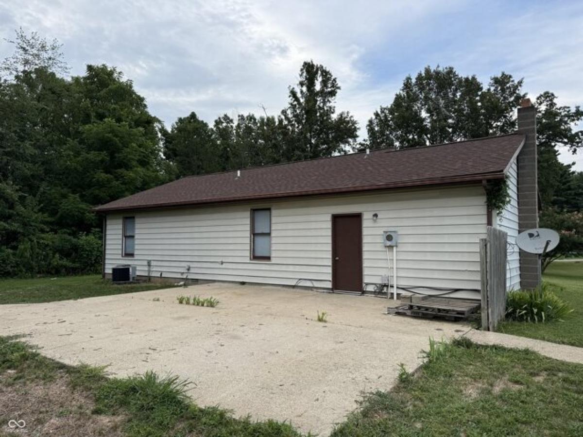 Picture of Home For Sale in Linton, Indiana, United States