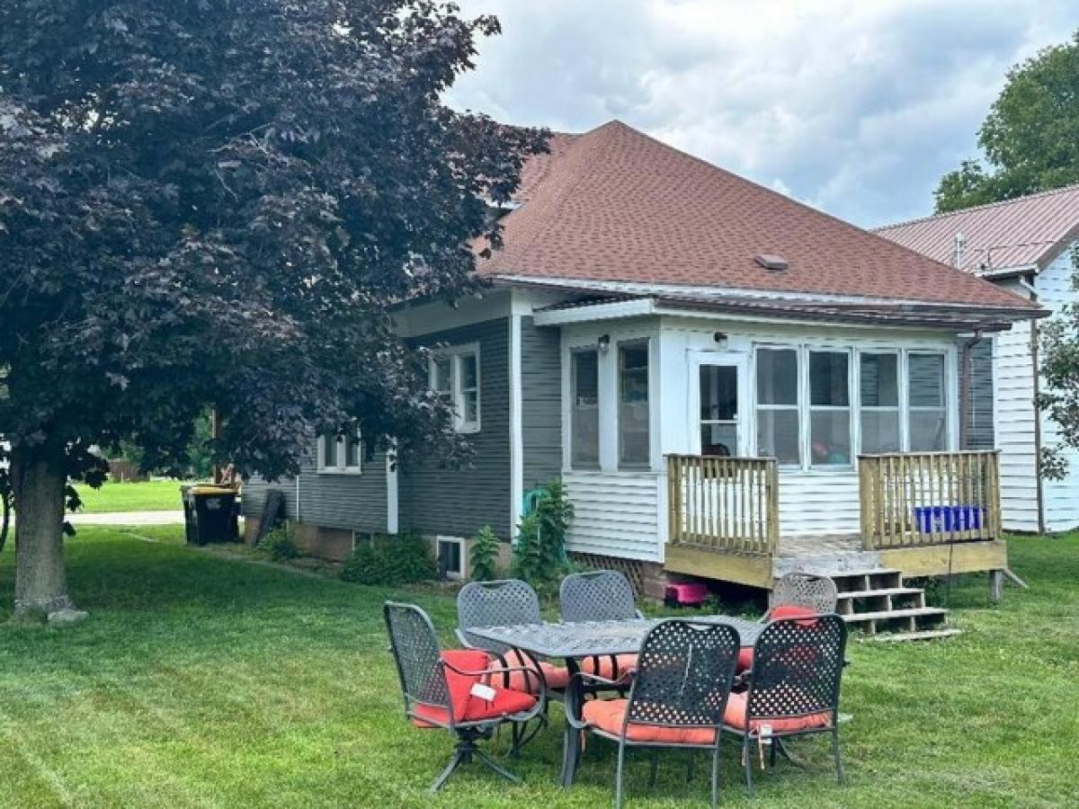 Picture of Home For Sale in New Albin, Iowa, United States