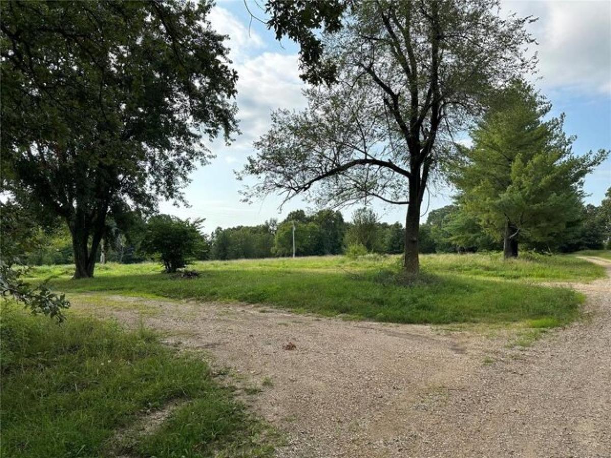 Picture of Residential Land For Sale in Phillipsburg, Missouri, United States