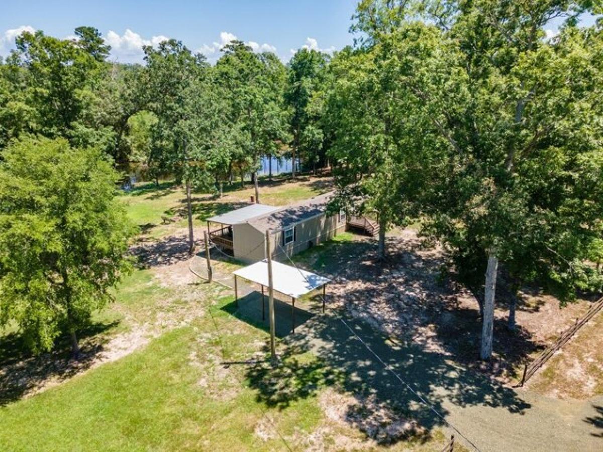 Picture of Home For Sale in Broaddus, Texas, United States