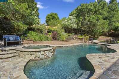 Home For Sale in Orinda, California