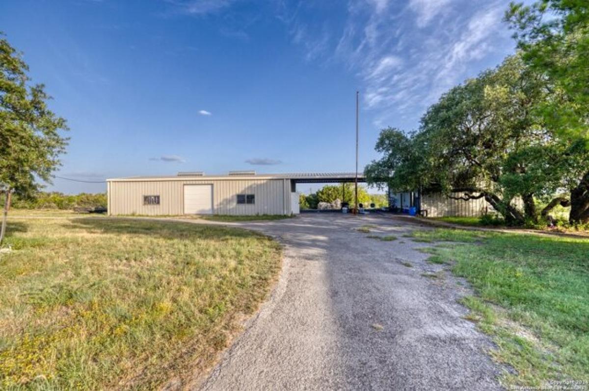 Picture of Residential Land For Sale in Uvalde, Texas, United States