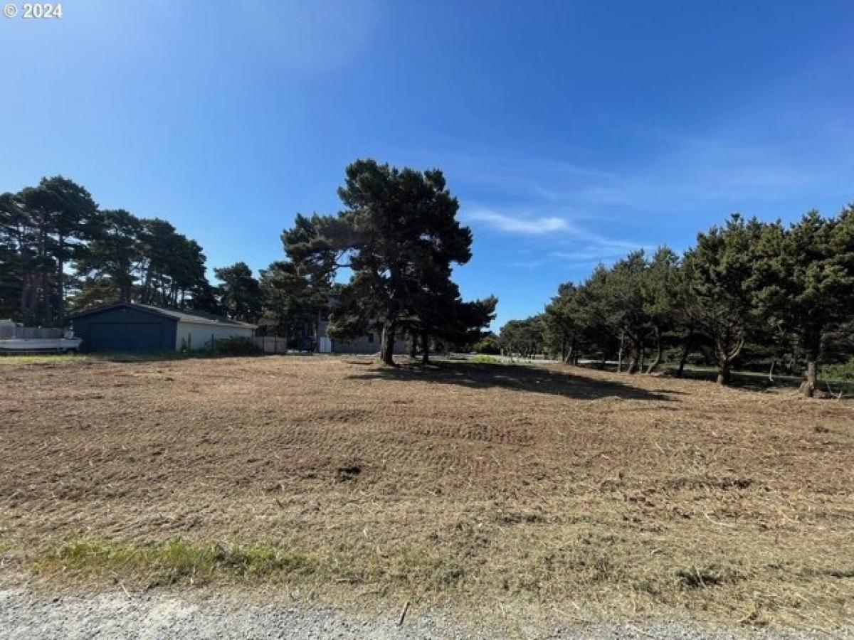 Picture of Residential Land For Sale in Bandon, Oregon, United States