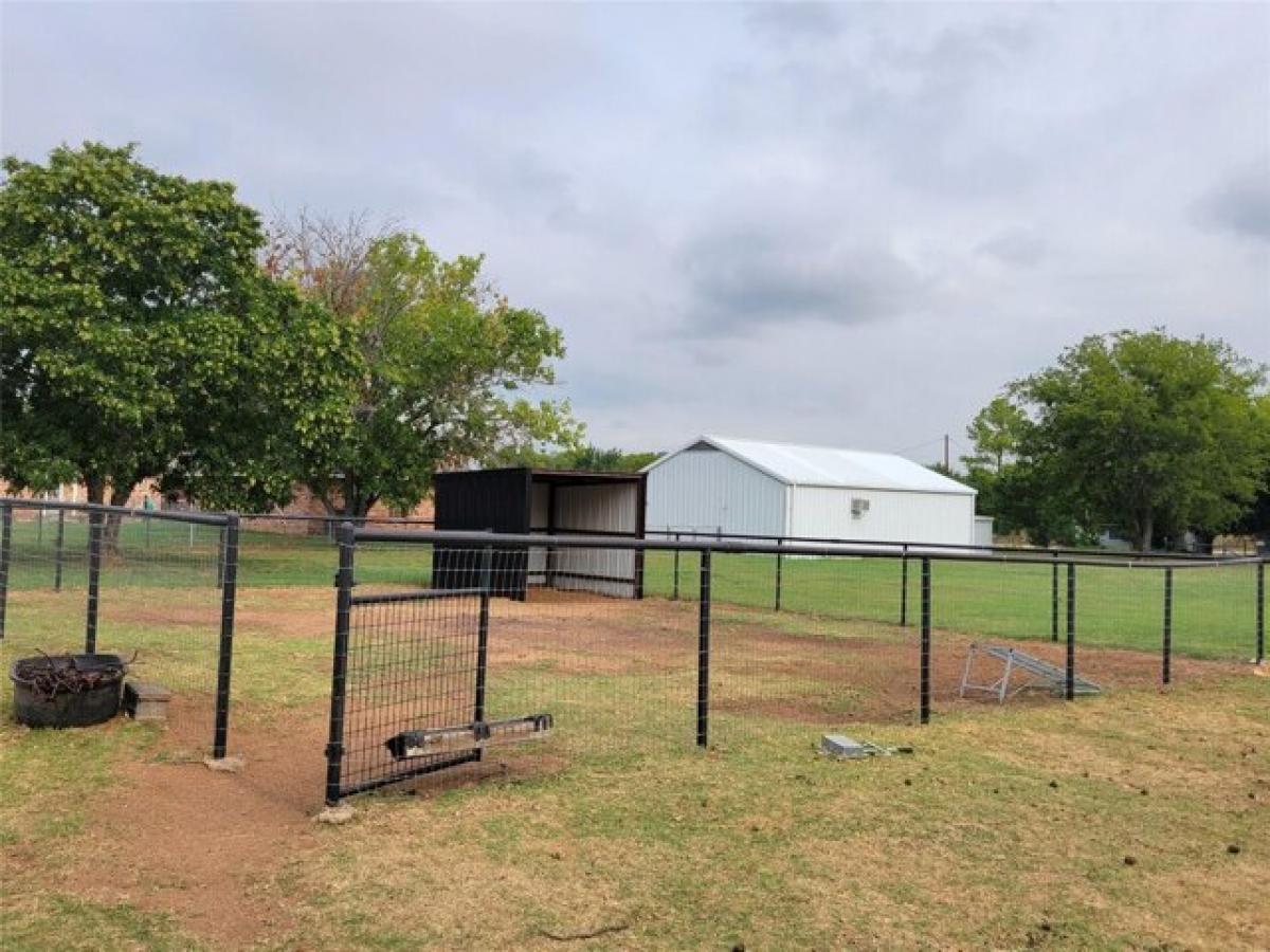 Picture of Home For Sale in Bridgeport, Texas, United States