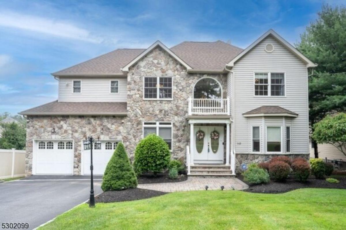 Picture of Home For Sale in Green Brook, New Jersey, United States