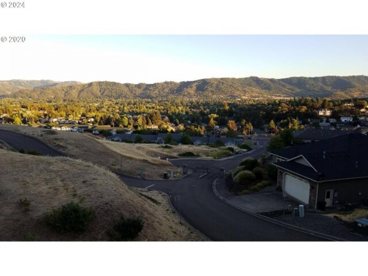 Picture of Residential Land For Sale in Roseburg, Oregon, United States