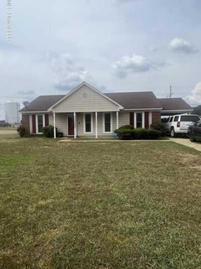 Home For Sale in Senatobia, Mississippi