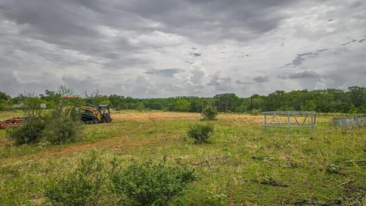 Picture of Residential Land For Sale in Seguin, Texas, United States