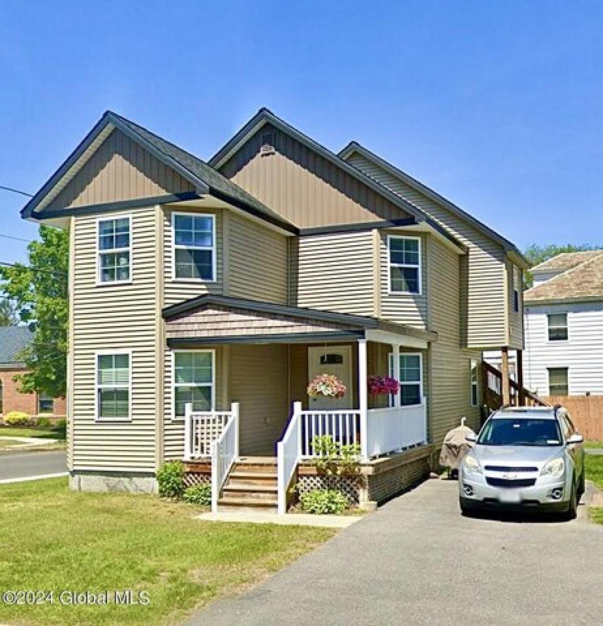 Picture of Home For Sale in Glens Falls, New York, United States