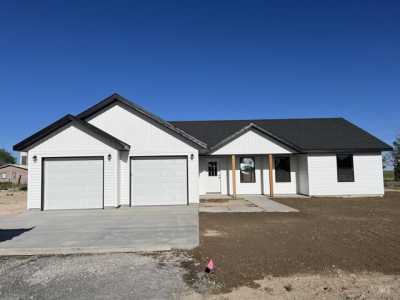 Home For Sale in Hollister, Idaho