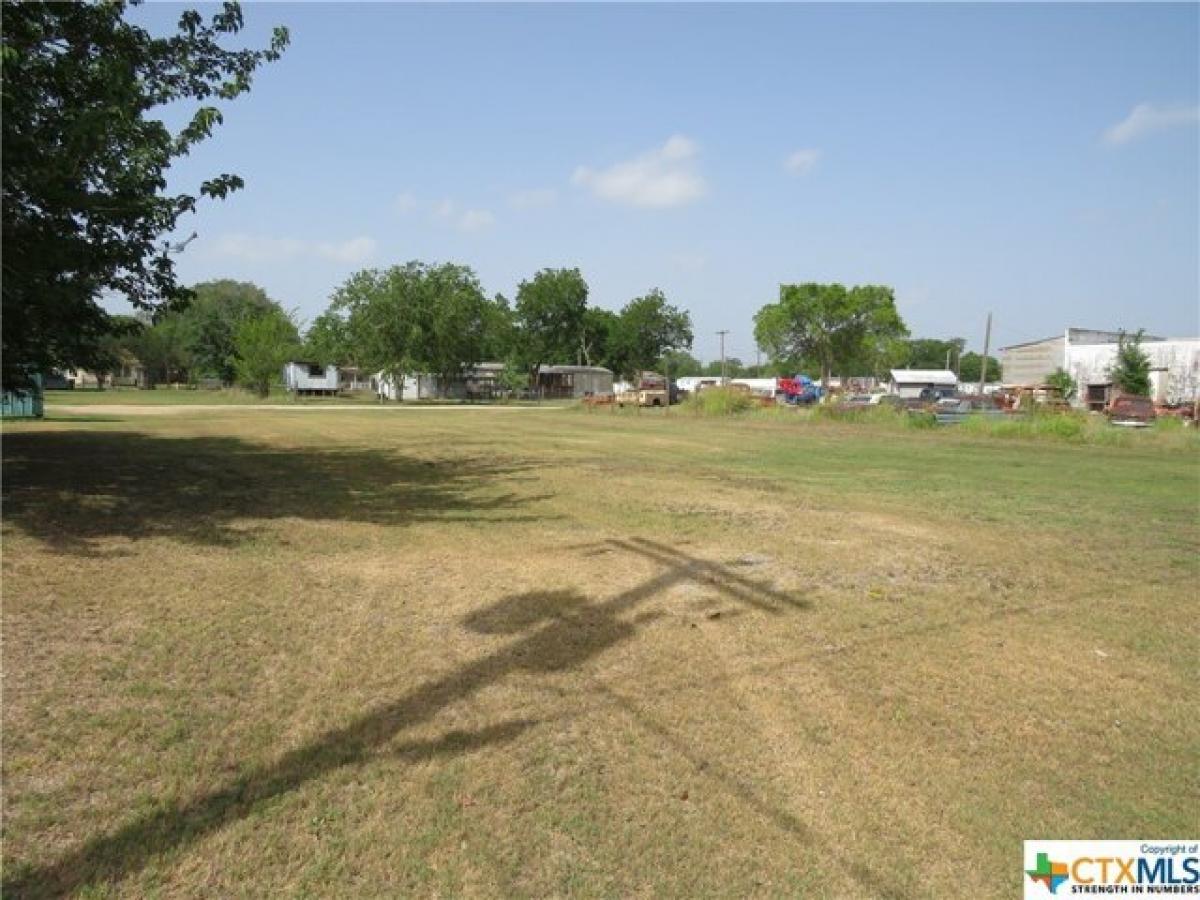 Picture of Residential Land For Sale in Cuero, Texas, United States