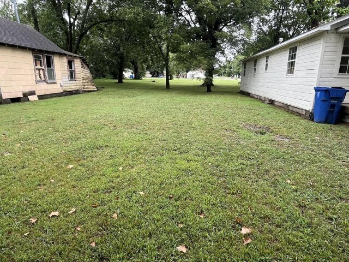 Picture of Home For Sale in Miami, Oklahoma, United States