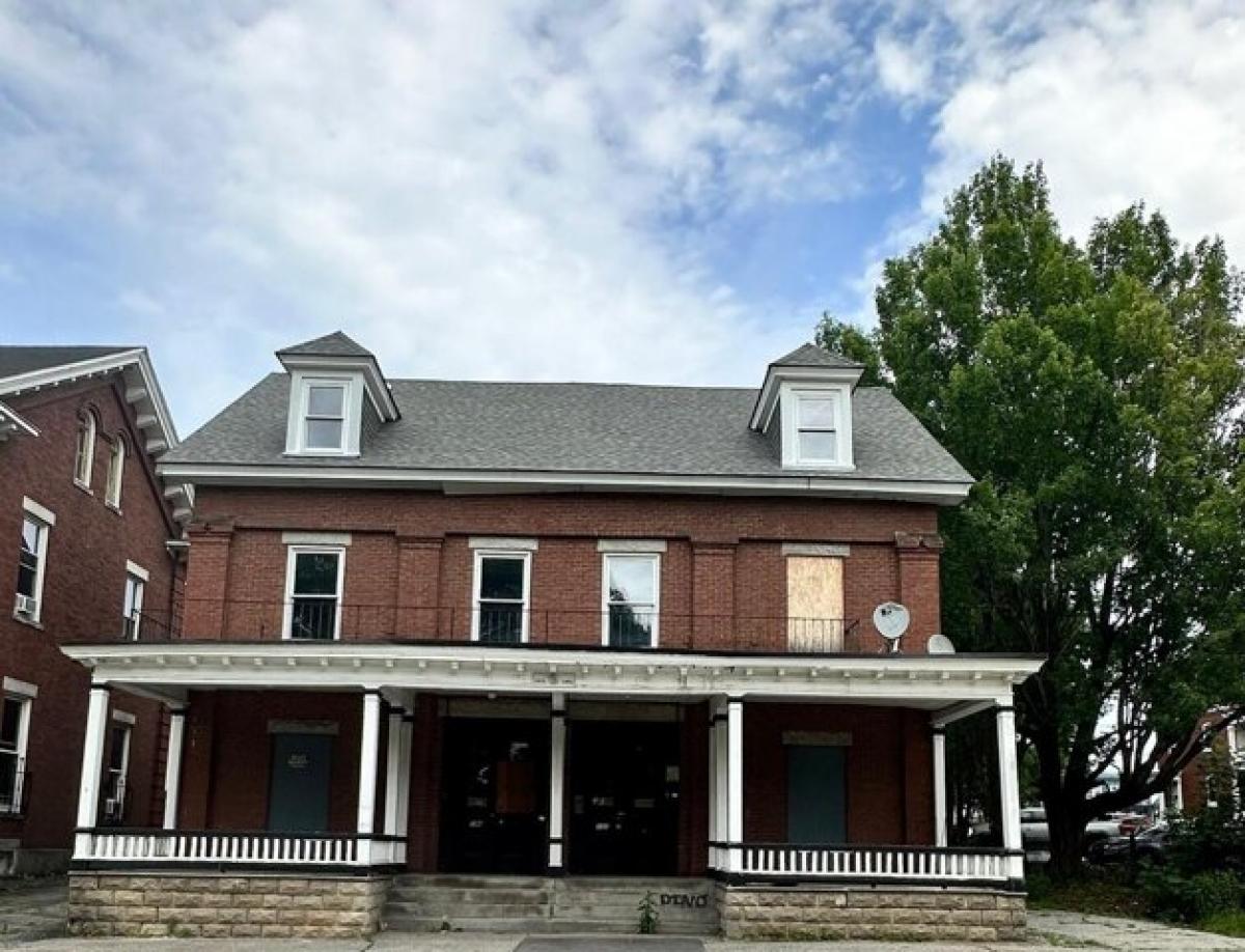 Picture of Home For Sale in Lewiston, Maine, United States