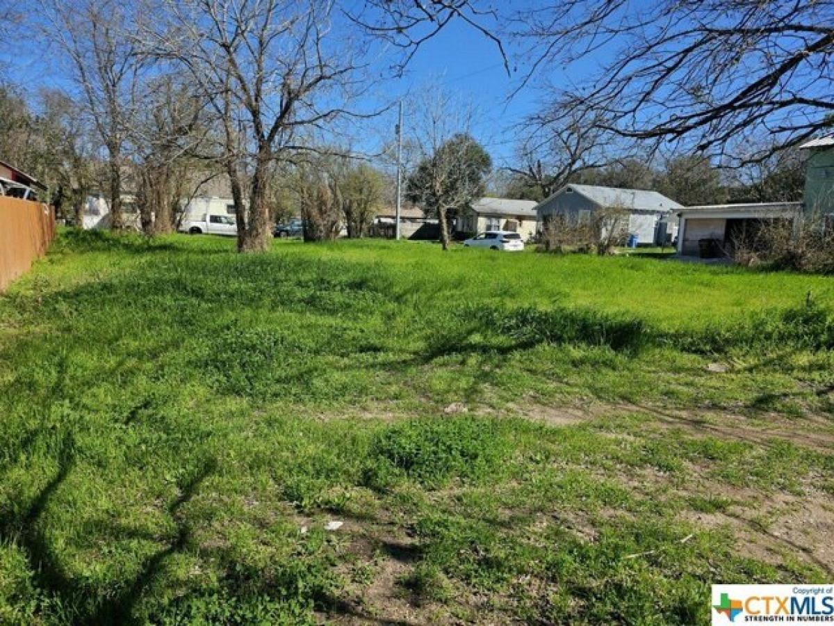 Picture of Residential Land For Sale in Seguin, Texas, United States