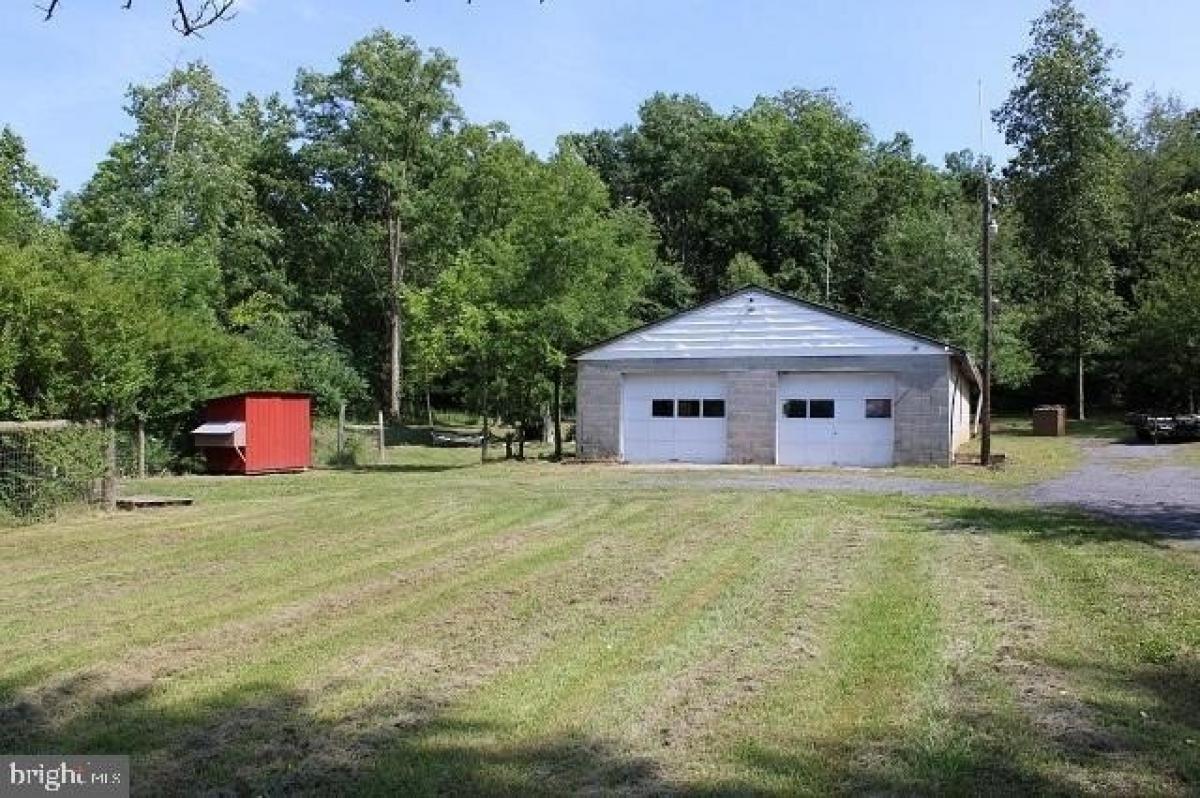 Picture of Home For Sale in Lewistown, Pennsylvania, United States