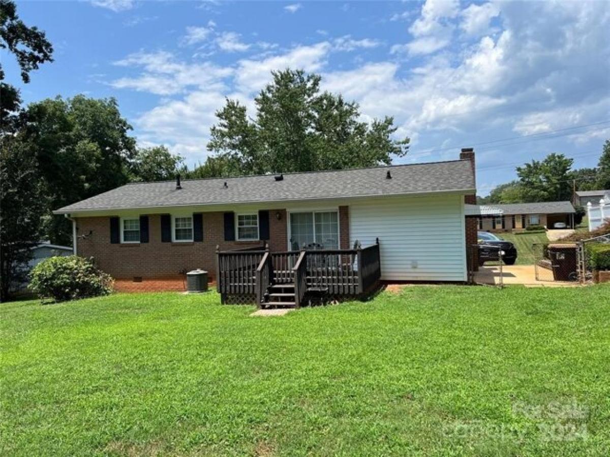 Picture of Home For Sale in Dallas, North Carolina, United States