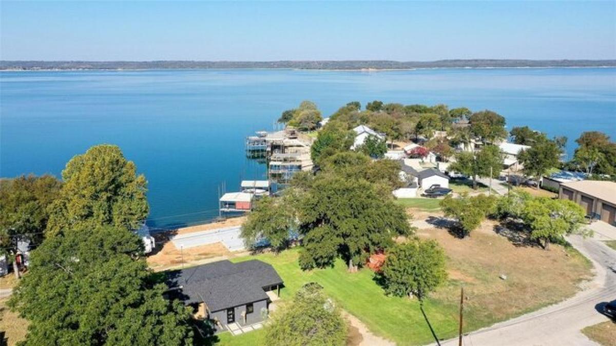 Picture of Home For Sale in Bridgeport, Texas, United States