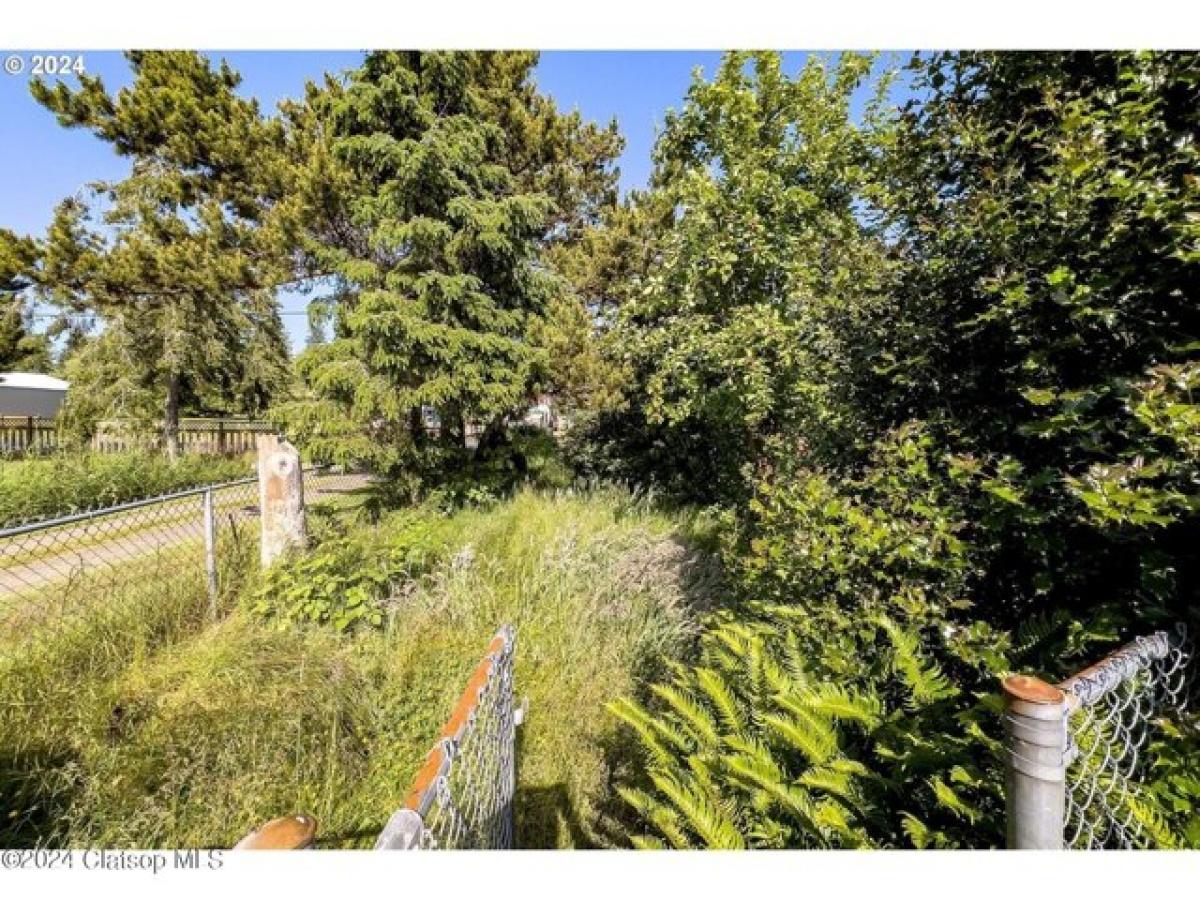 Picture of Home For Sale in Astoria, Oregon, United States