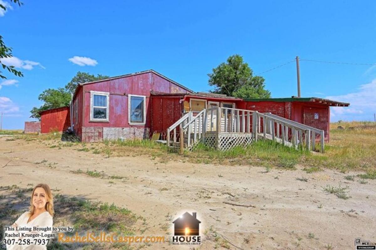 Picture of Home For Sale in Evansville, Wyoming, United States