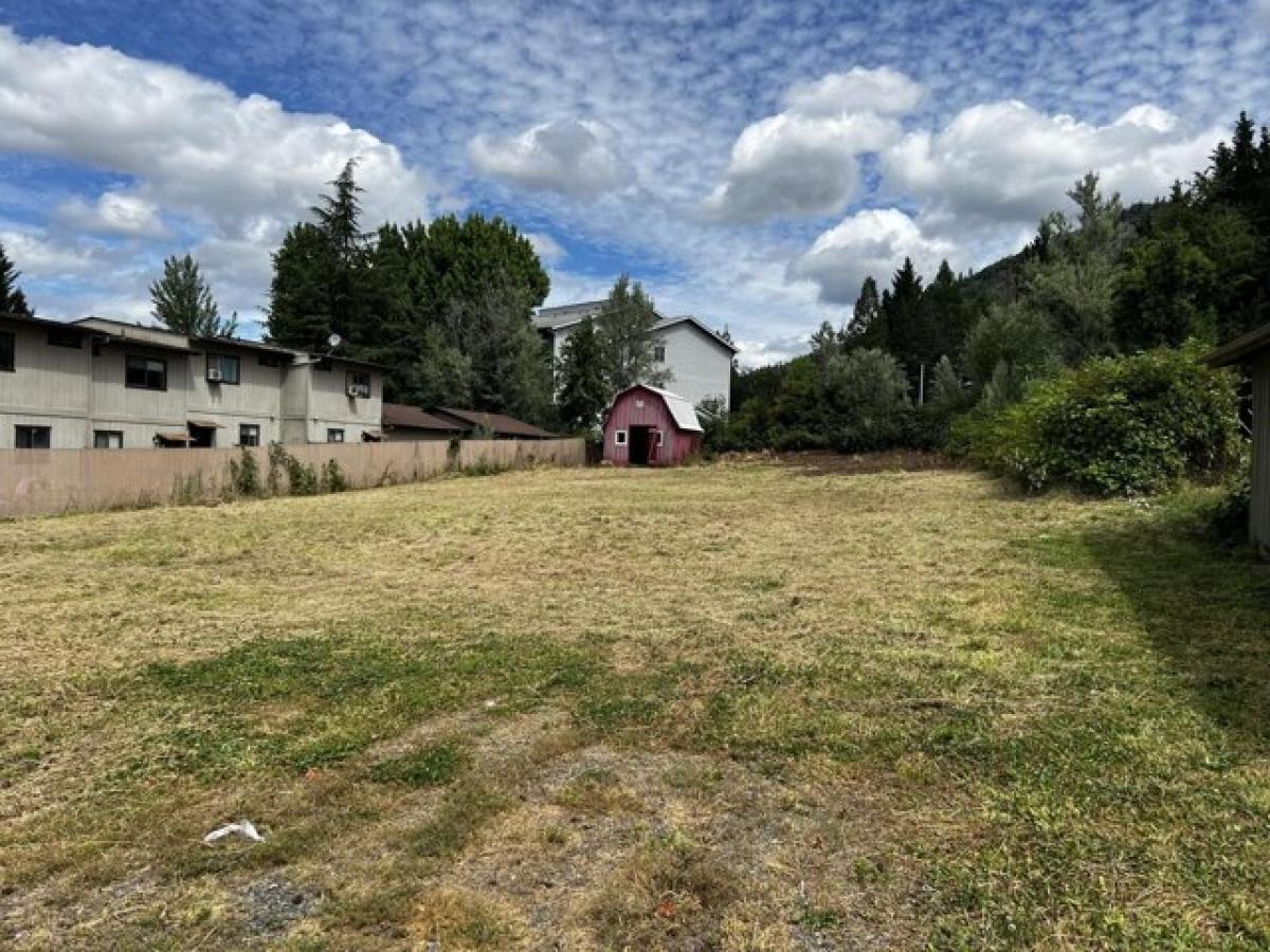 Picture of Residential Land For Sale in Grants Pass, Oregon, United States