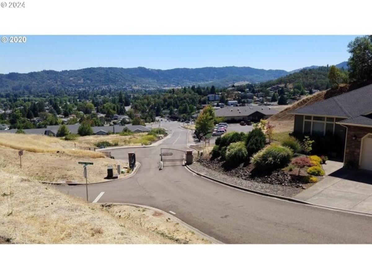 Picture of Residential Land For Sale in Roseburg, Oregon, United States