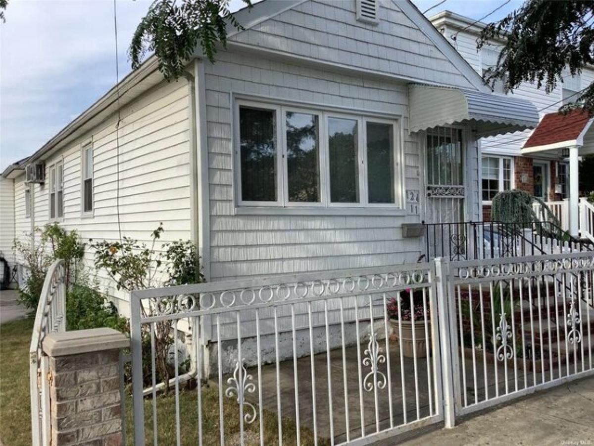 Picture of Home For Sale in South Ozone Park, New York, United States