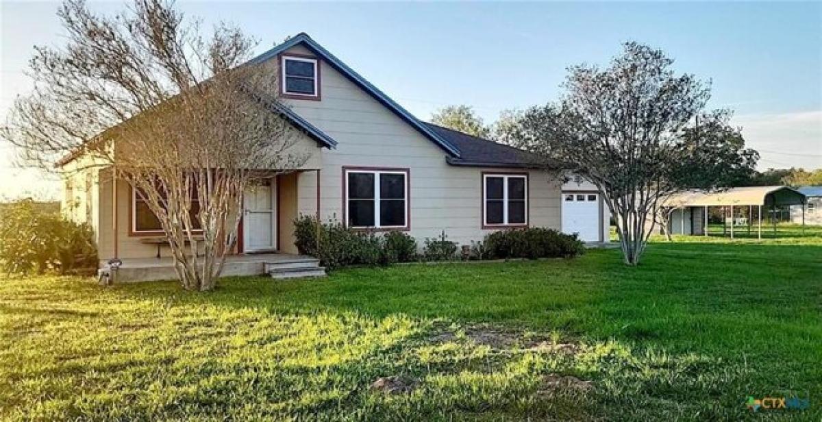 Picture of Home For Sale in Yorktown, Texas, United States