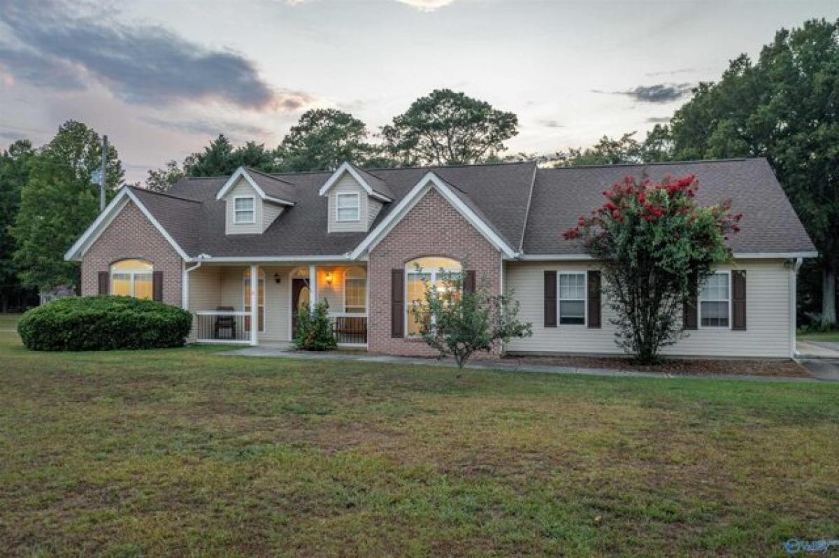 Picture of Home For Sale in Centre, Alabama, United States