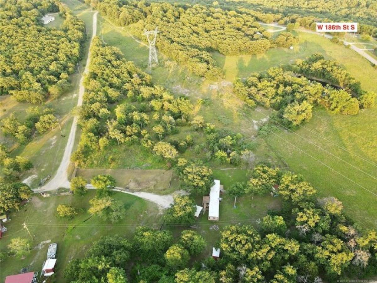 Picture of Residential Land For Sale in Mounds, Oklahoma, United States