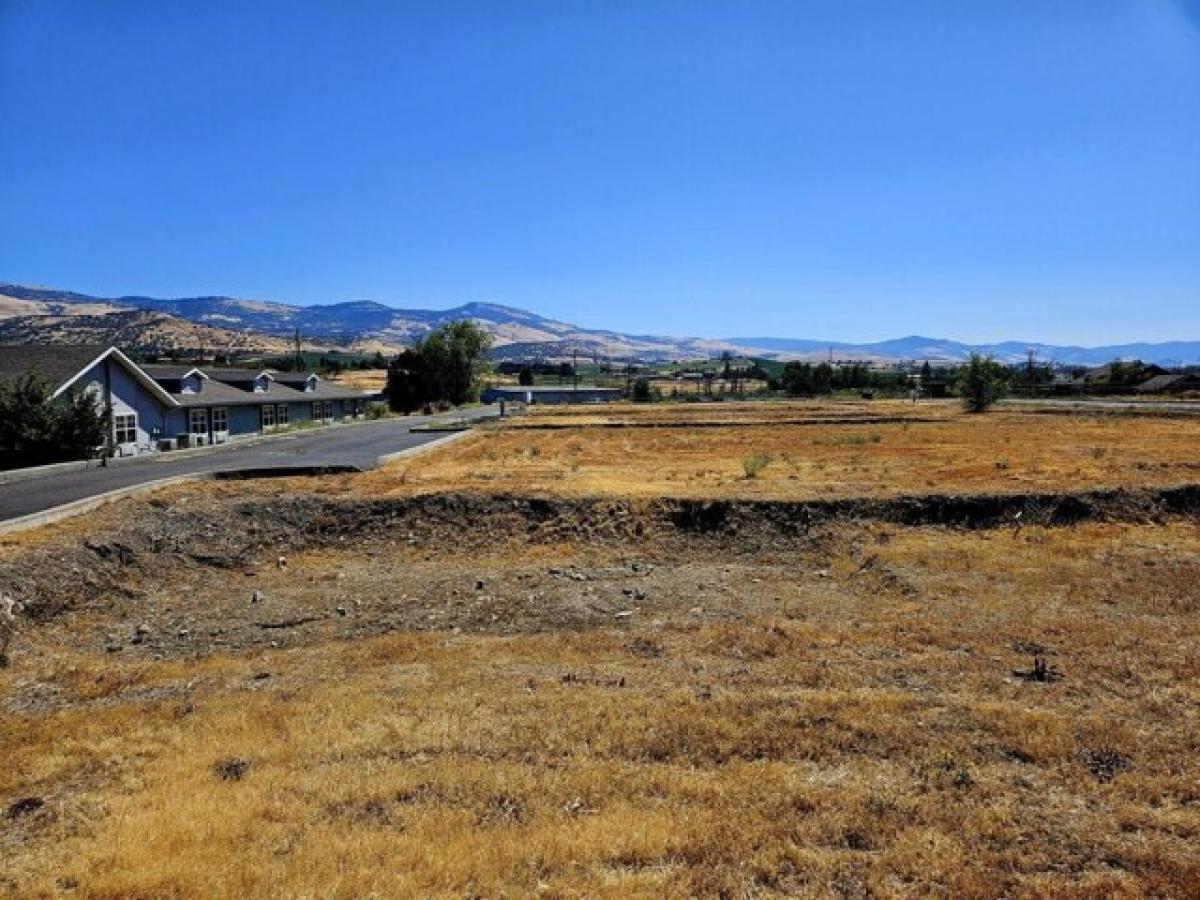 Picture of Residential Land For Sale in Talent, Oregon, United States