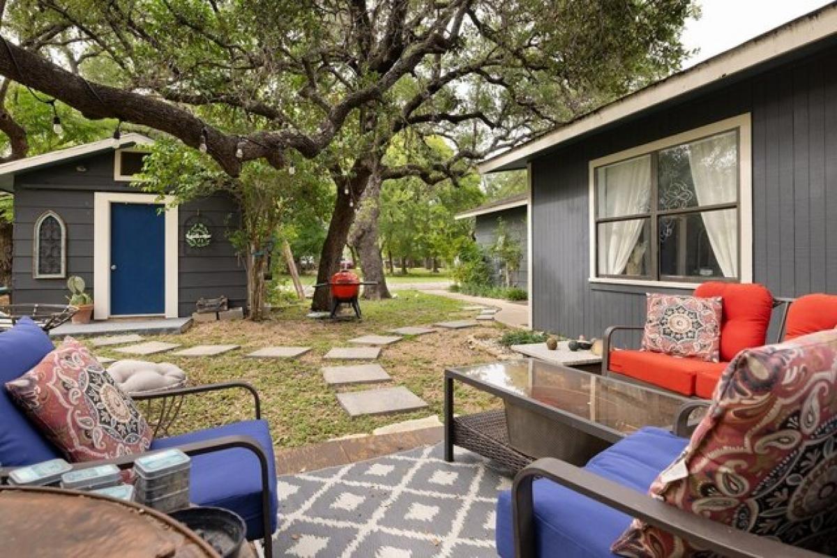 Picture of Home For Sale in Blanco, Texas, United States