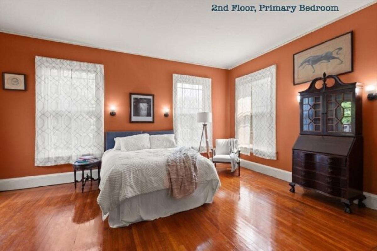 Picture of Home For Sale in Taunton, Massachusetts, United States