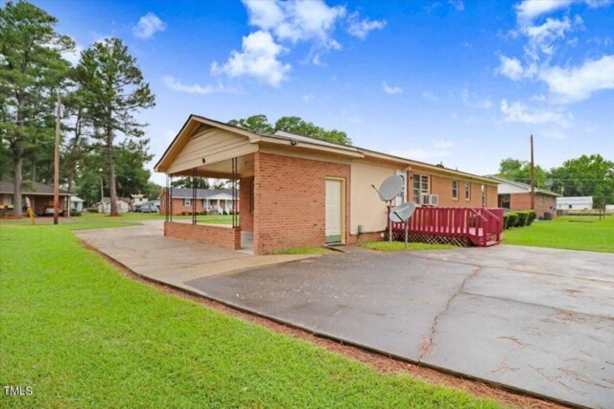 Picture of Home For Sale in Fremont, North Carolina, United States