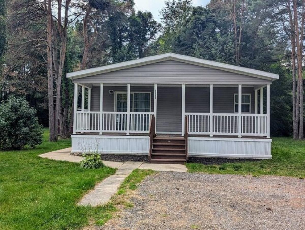 Picture of Home For Sale in Middlebury, Indiana, United States