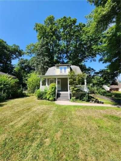 Home For Rent in Valley Cottage, New York